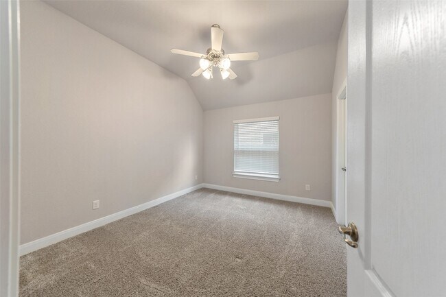 Building Photo - 1524 N Blue Bonnet Ln