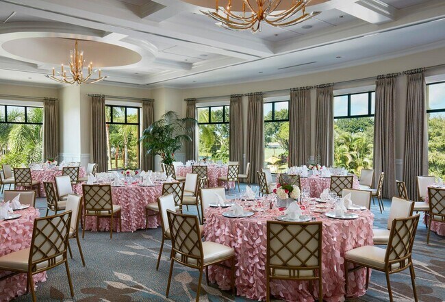 Building Photo - 8988 Lakes Blvd