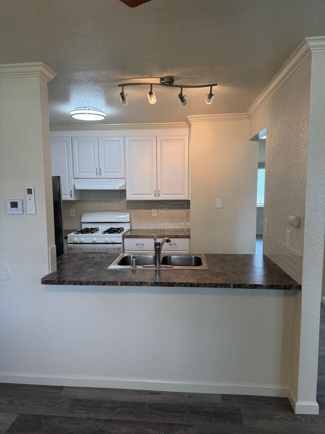Building Photo - Single Level, Anderson Duplex near Shopping