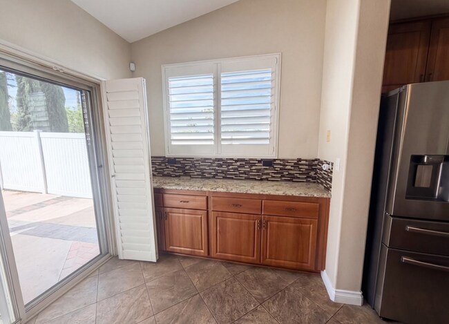 Building Photo - 3630 Vanderbilt Dr