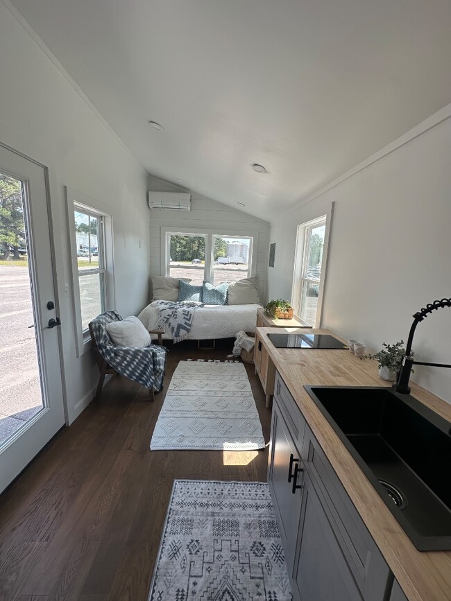 Building Photo - 2015 Union School Rd SW