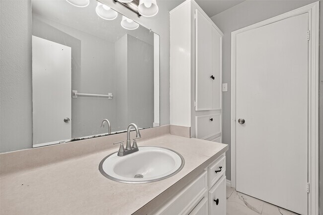 Building Photo - 611 Dogwood Trail