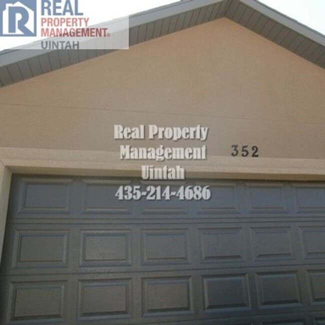 Building Photo - Legacy Meadows Twin Home