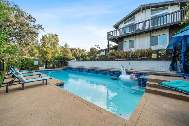 Building Photo - 5048 Bluff Pl