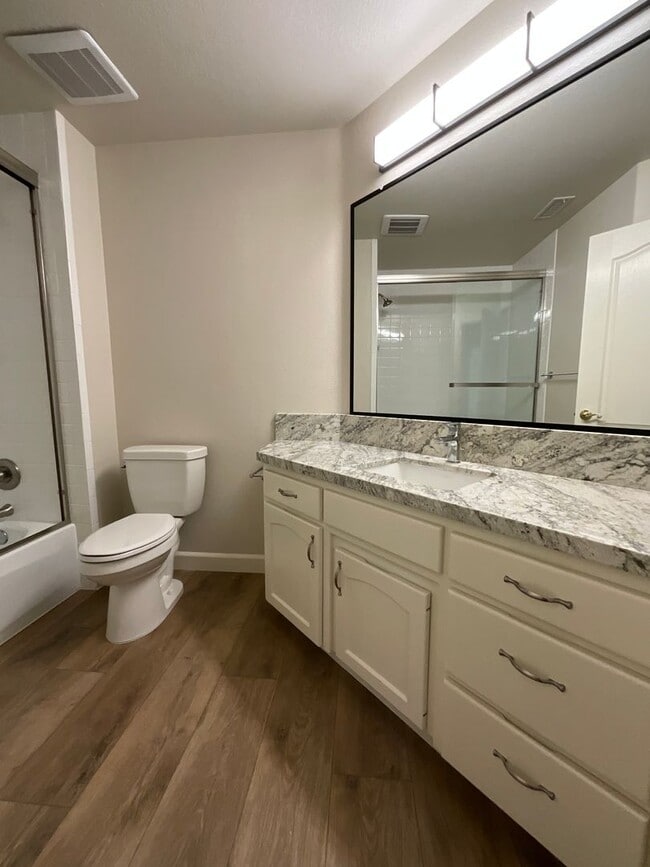 Building Photo - Updated Home In Established Northeast Fresno Neighborhood. Clovis Unified Schools!