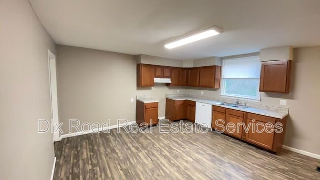 Building Photo - 879 Rockdale Ave