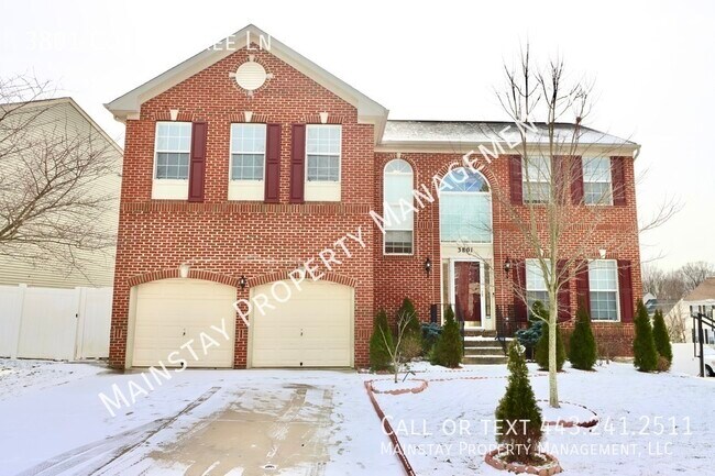 Building Photo - Beautiful 5 Bedroom SFH in Family Friendly...