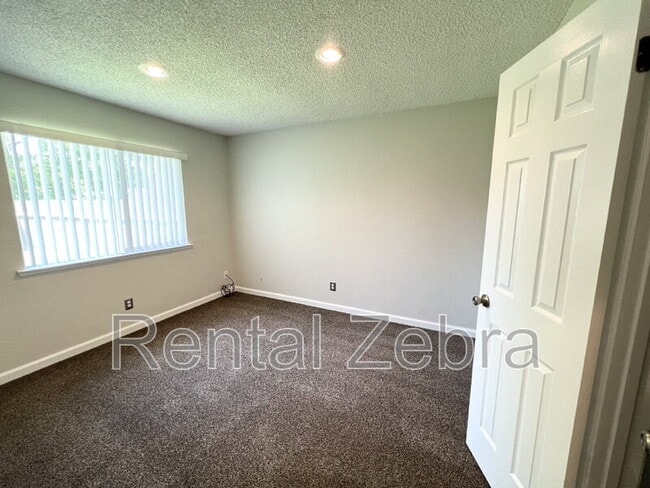 Building Photo - 3257 Phoenix Way