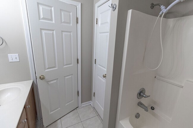 Building Photo - 4700 Fenimore Dr