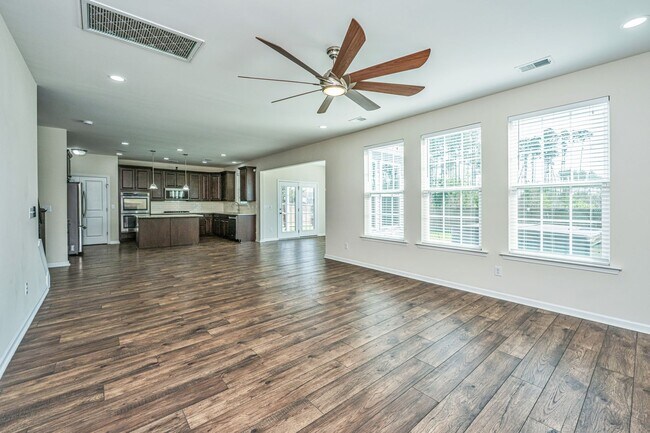 Building Photo - 201 Bigleaf Ct