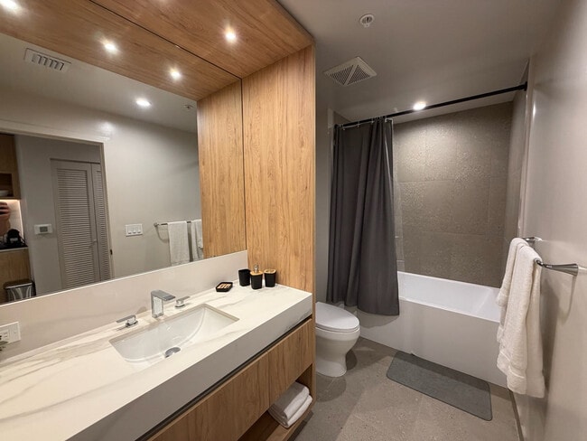 Building Photo - 11 NE 6th St