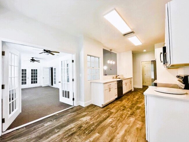 Building Photo - 4/2 Home located in Cul-de-sac in Capri