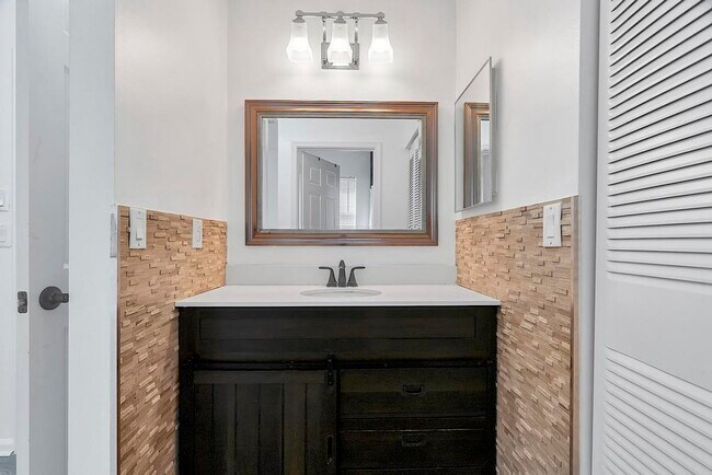 Building Photo - 416 Buttonwood Pl