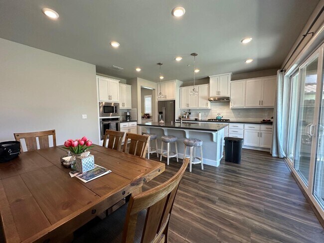 Building Photo - 2720 Chuckwagon Ln