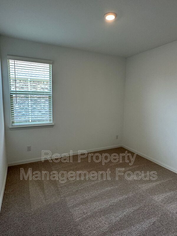 Building Photo - 239 Jenkinson Dr