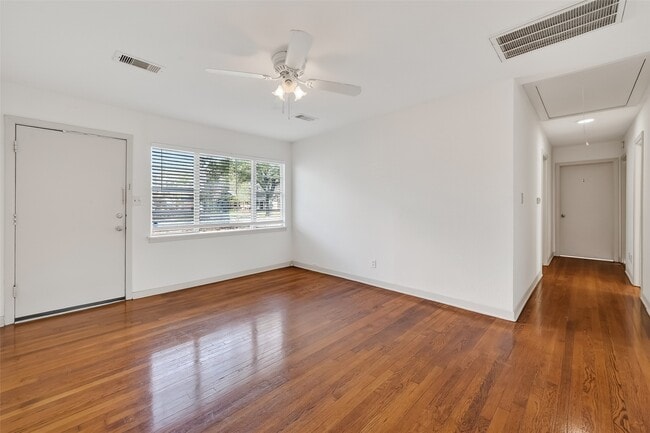 Building Photo - 2007 Antoine Dr