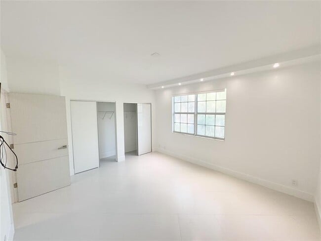 Building Photo - 1549 Barcelona Way