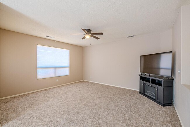Building Photo - 1124 Calle Corvo NE