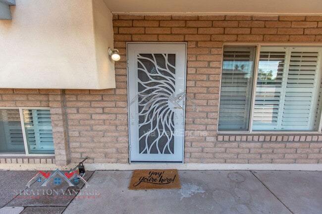 Building Photo - 1735 W Pampa Ave