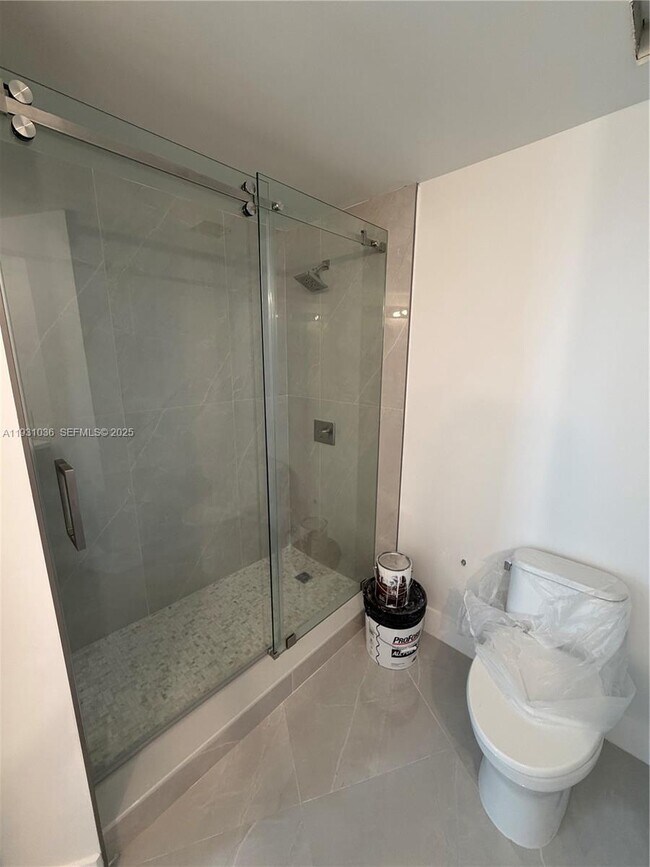 Building Photo - 2475 Brickell Ave