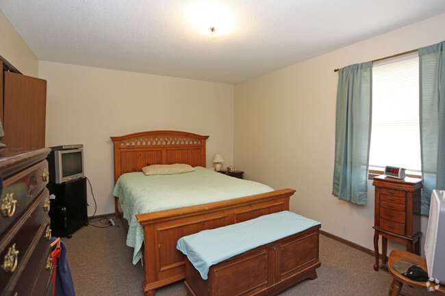 1BR, 1BA - Bedroom - Raintree Village Apartments