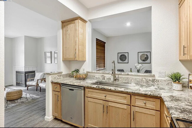 Building Photo - Beautiful & spacious 1 bedroom  updated condo with private patio and covered parking.