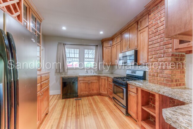 Building Photo - For Lease | TU | 5 Bed + 3 Bath | $2500 Rent