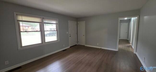 Building Photo - 3313 Teton Dr NW