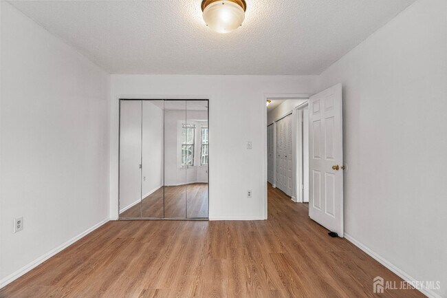 Building Photo - 115 Albury Way