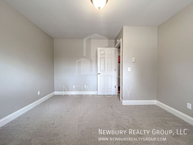 Building Photo - 1 Sunbury Estates
