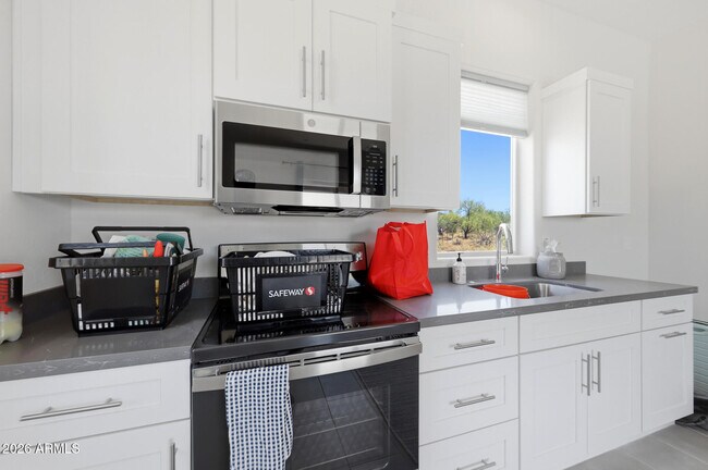Building Photo - 6896 E Lomas Verdes Dr