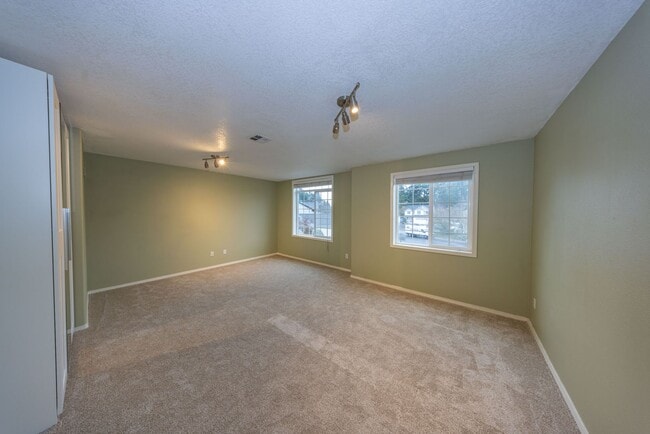 Building Photo - Spacious 4-Bedroom Home on Fisher’s Landing Cul-de-Sac