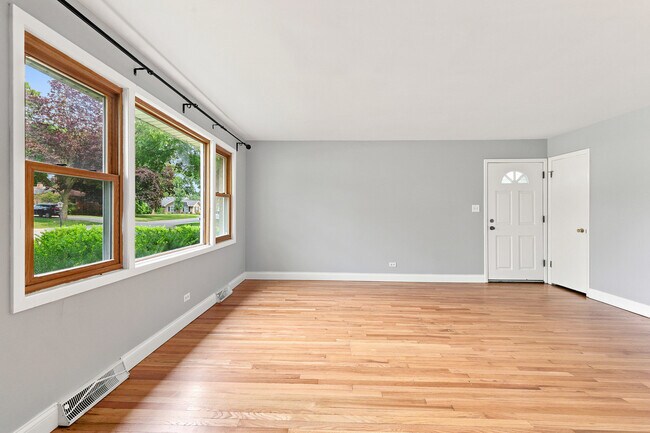 Building Photo - 1113 S Haddow Ave