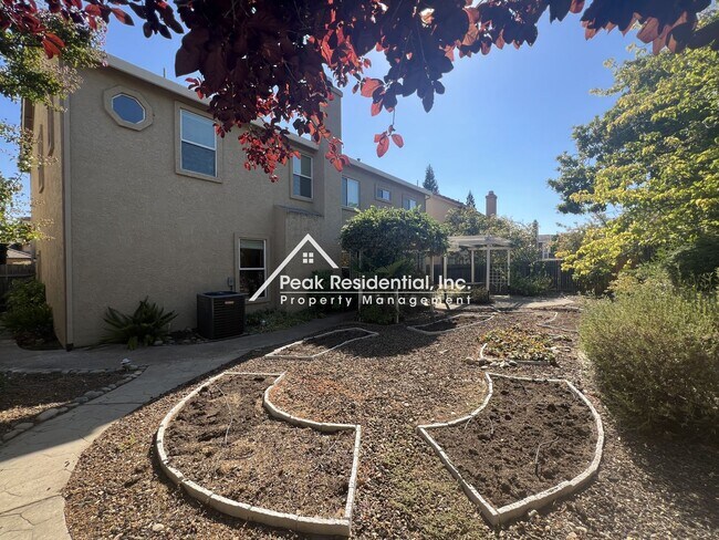 Building Photo - Spacious 4bd/3ba Folsom Home!
