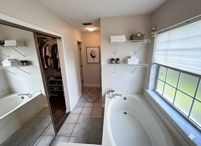 Building Photo - 4 Bed 3 Bath Home. Over 2,400 sqft Near Jacksonville Beach. Amenities, Bonus Room, Guarded Gate. ...