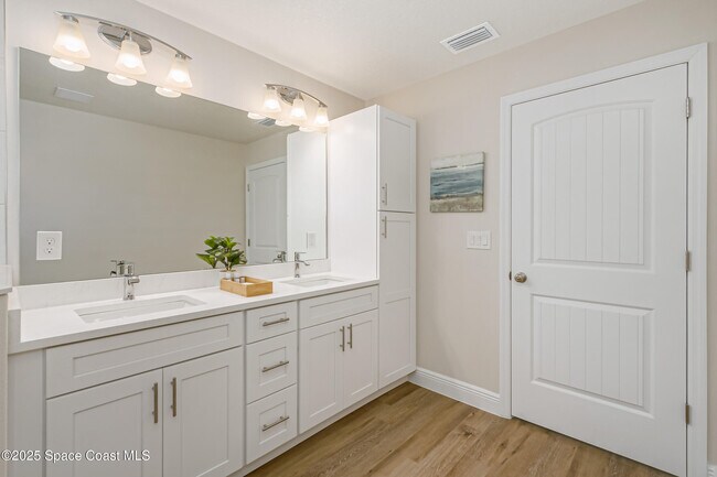 Building Photo - 187 Hidden Woods Pl