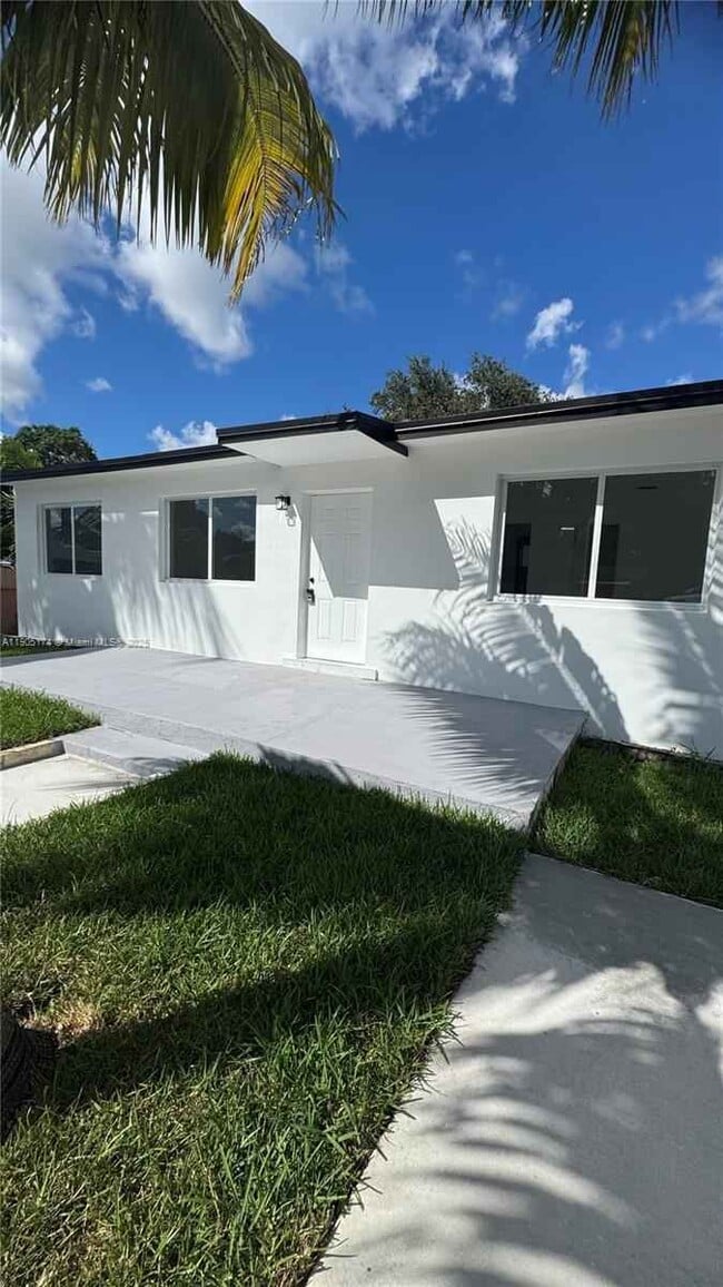 Building Photo - 901 NW 116th St