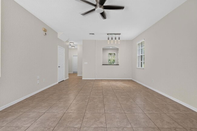 Building Photo - 158 W Thatch Palm Cir