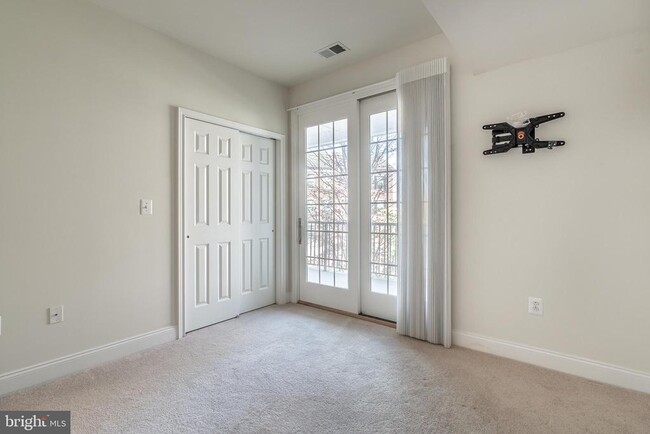 Building Photo - 705 Captains Way