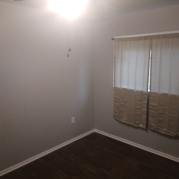 3 bedrooms - 12071 Constance St