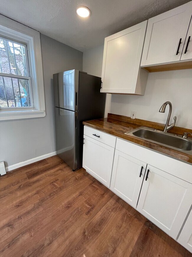 Building Photo - 57 Van Ness St