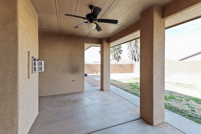 Building Photo - Spacious 4 Bedroom 2 Bath House near Restaurants