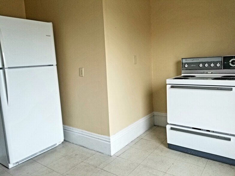 Building Photo - 1015 S Arch Ave