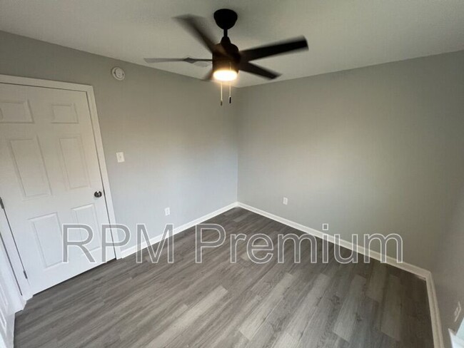 Building Photo - 8803 Orleans Dr