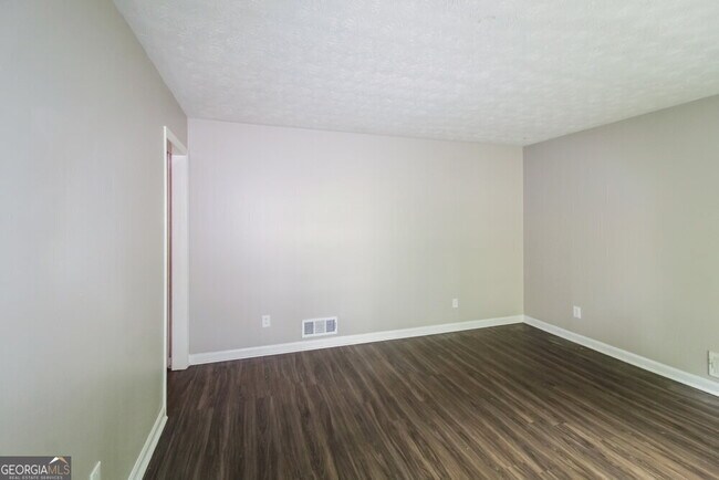 Building Photo - 7006 Knollwood Dr