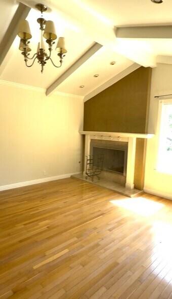 Building Photo - 6815 Hampton Dr