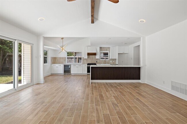Building Photo - 1111 Spearson Ln