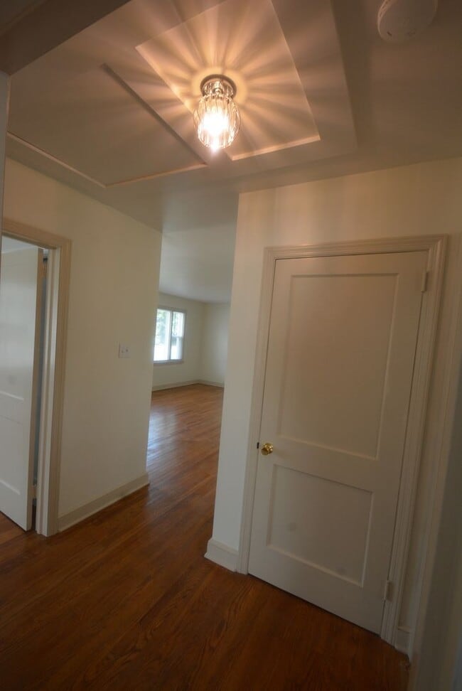 Building Photo - 116 E Cochran St