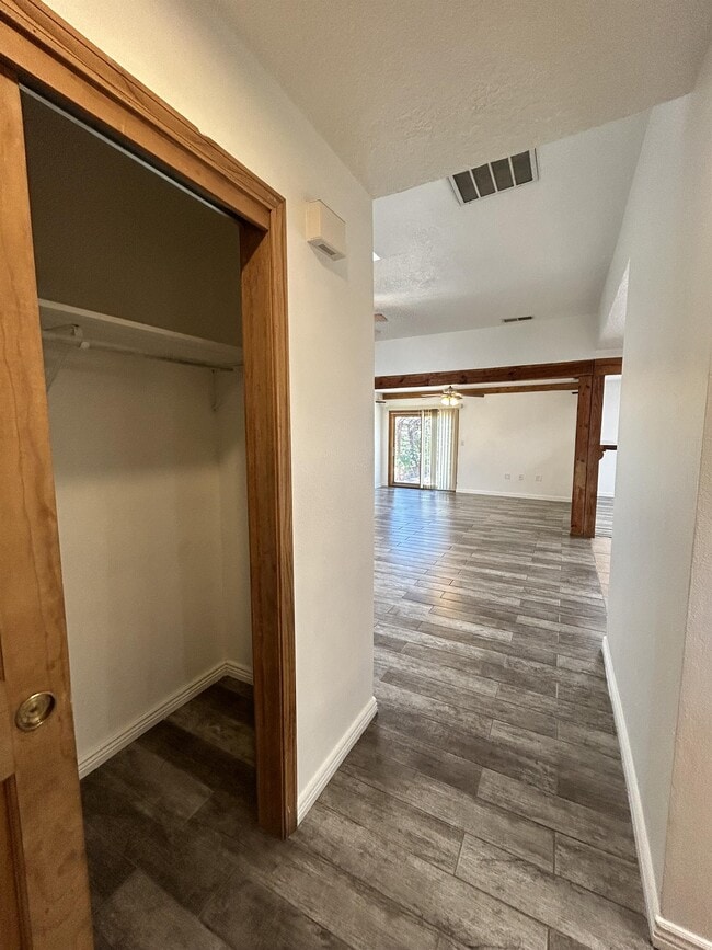 Building Photo - 6101 Equestrian Dr NW