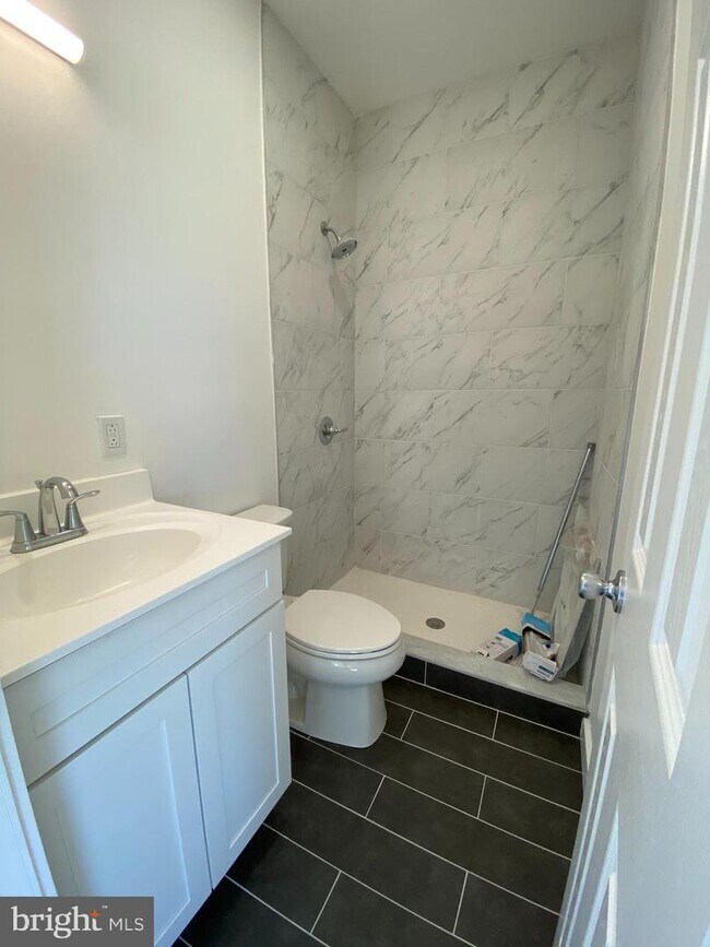 Building Photo - 528 N 34th St